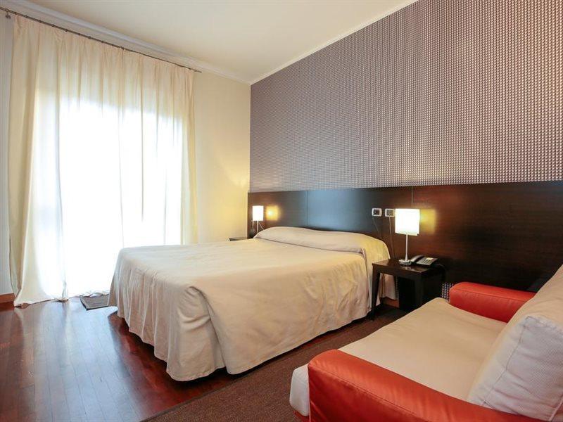 Hotel Aleramo อัสตี ภายนอก รูปภาพ