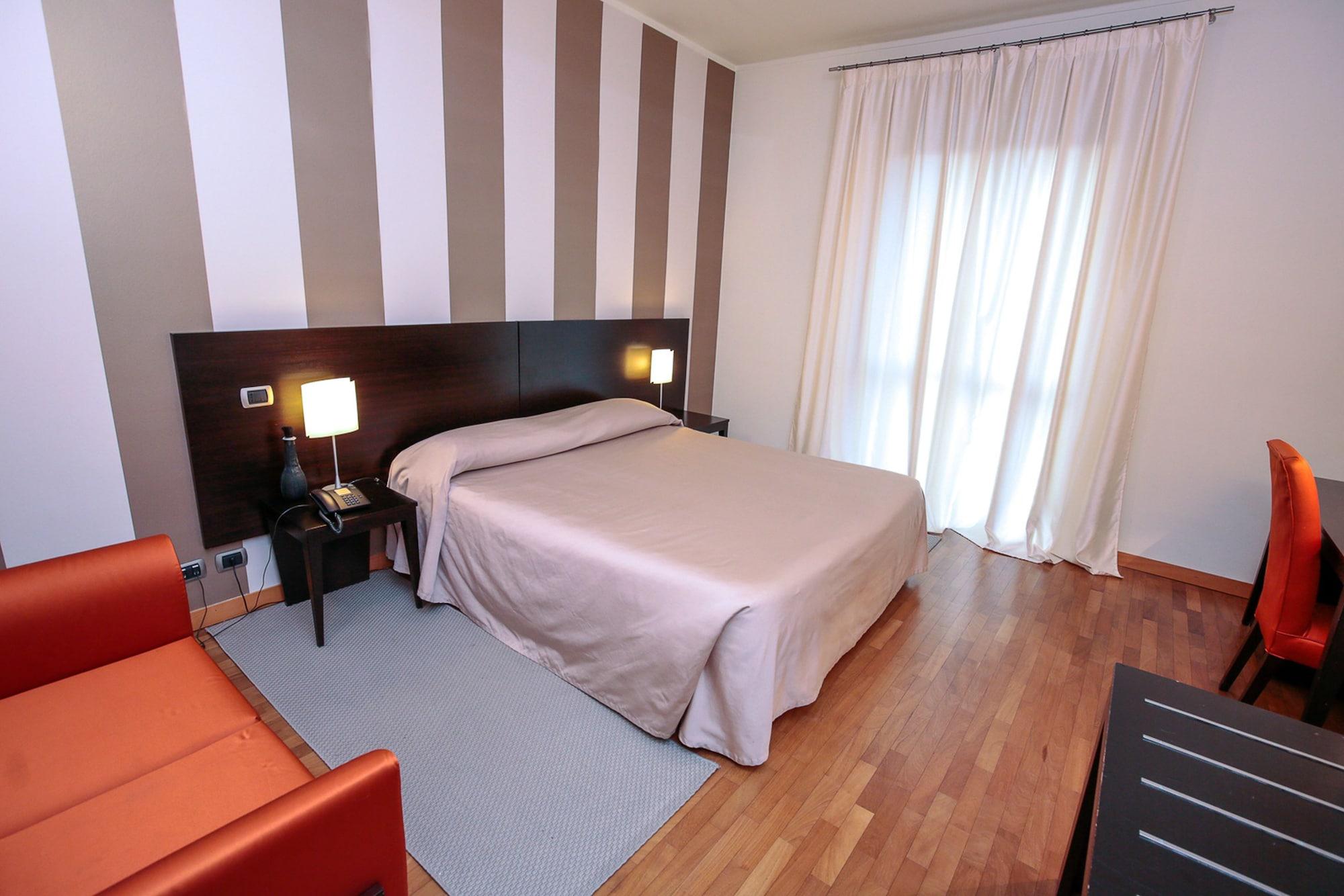 Hotel Aleramo อัสตี ภายนอก รูปภาพ