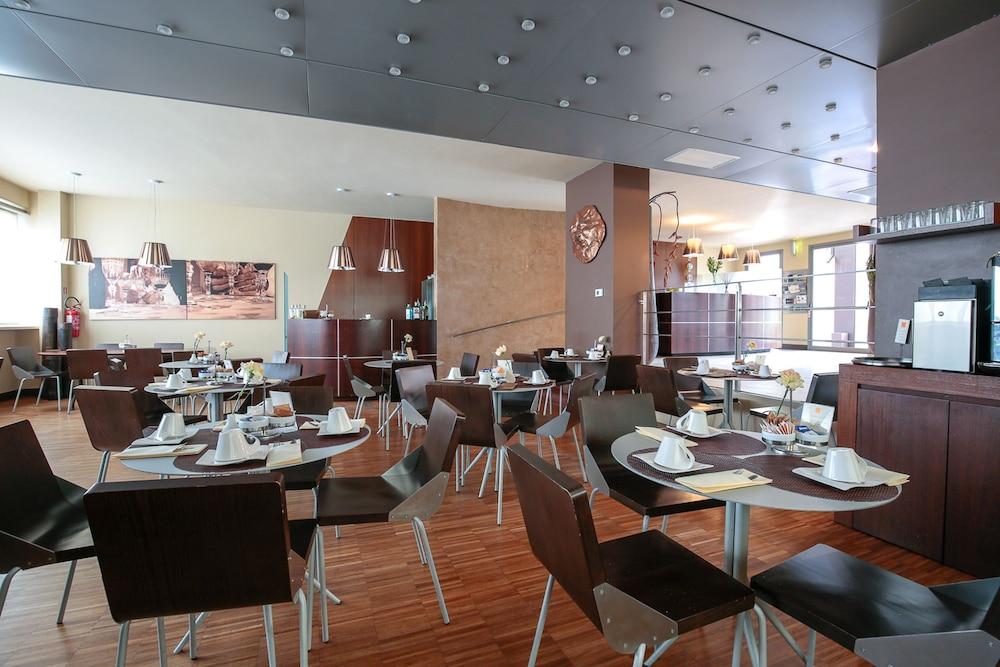 Hotel Aleramo อัสตี ภายนอก รูปภาพ